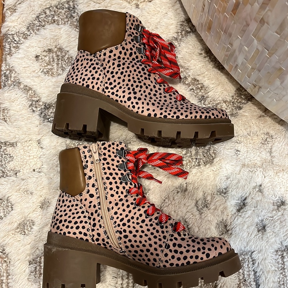 Universal Threads Leopard boots - Picture 3 of 5